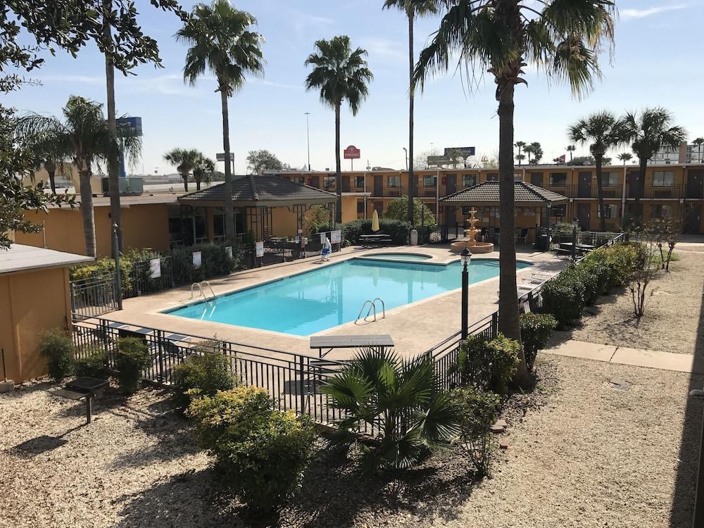 Americas Best Value Inn Laredo Exterior photo