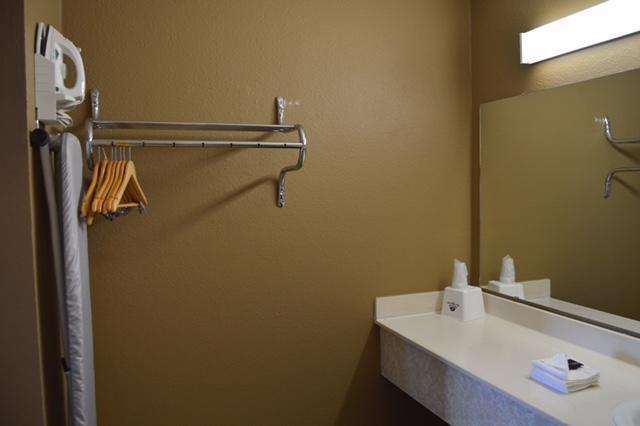 Americas Best Value Inn Laredo Exterior photo