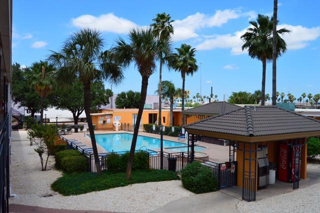 Americas Best Value Inn Laredo Exterior photo