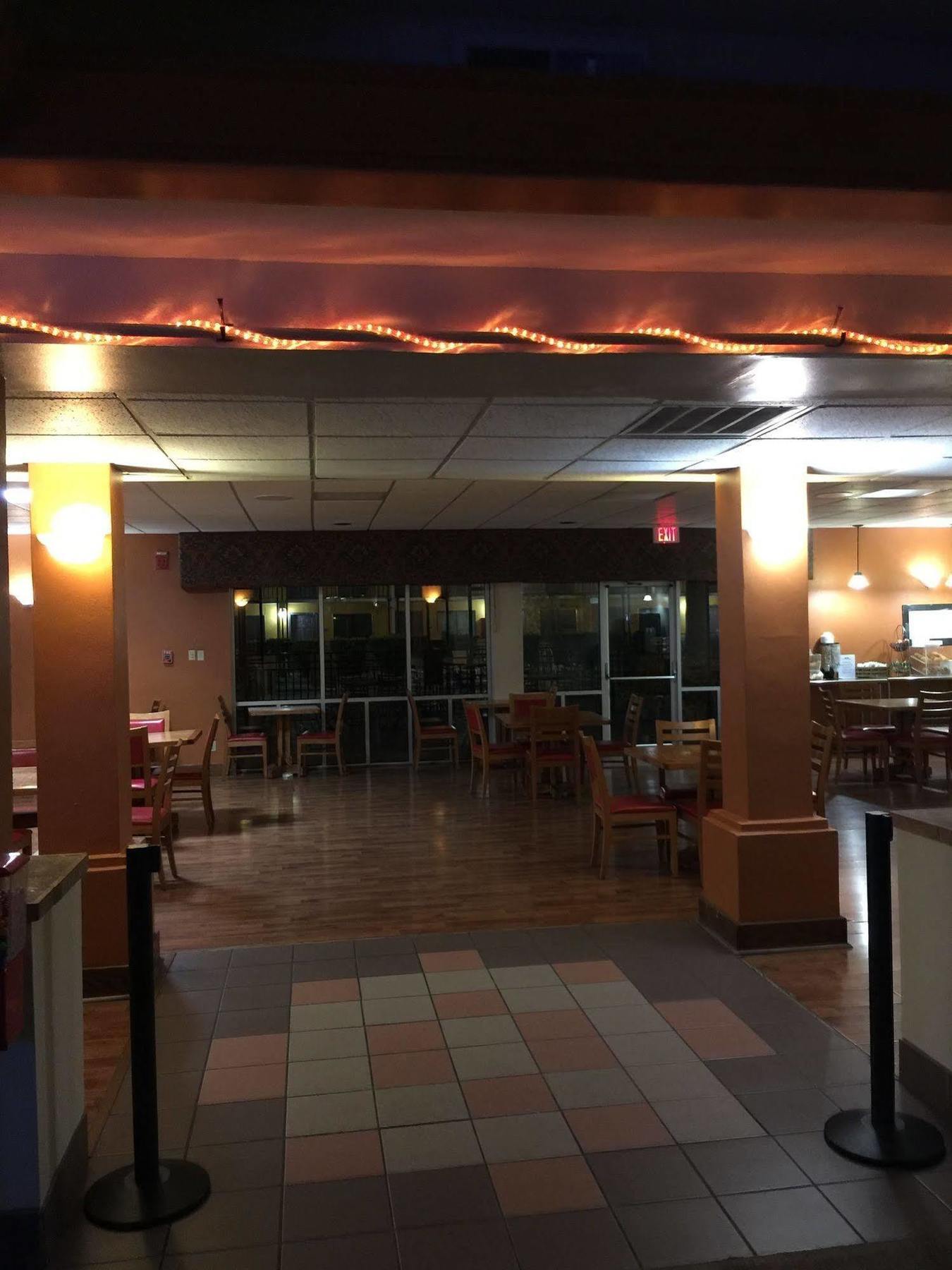 Americas Best Value Inn Laredo Exterior photo