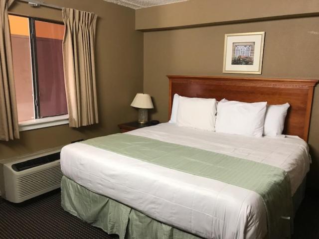 Americas Best Value Inn Laredo Exterior photo