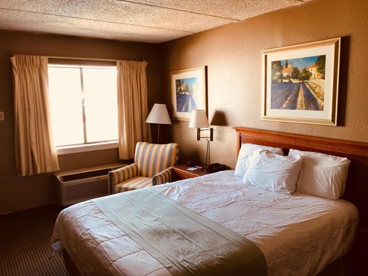 Americas Best Value Inn Laredo Exterior photo